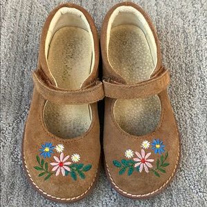 Girl’s Boden Mary Janes